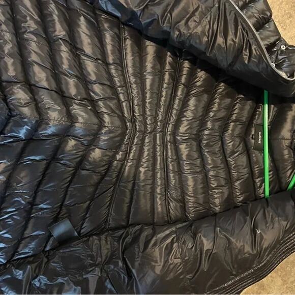 Women's Mackage Lara lightweight down coat with removable hood size large - Picture 4 of 6